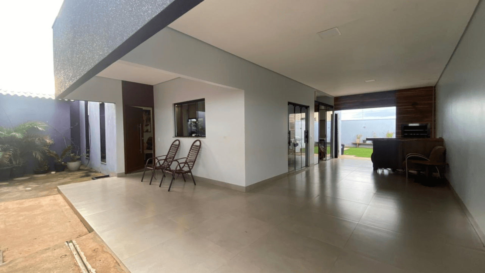Casa de Alto Padrão + Ponto Comercial Integrado à Venda no Jardim Milão